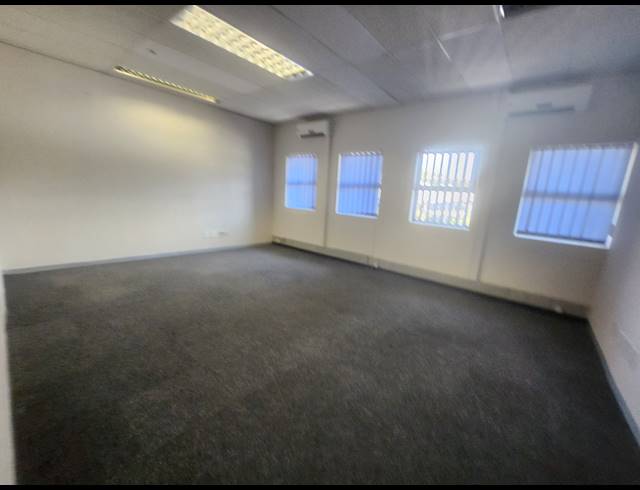 686M² OFFICE TO LET IN RANDJESPARK
